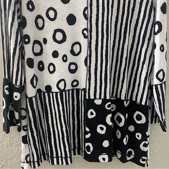Y2K Multiples Women’s Black and White Geometric 3/4 Sleeve Top Size medium - Picture 3 of 6